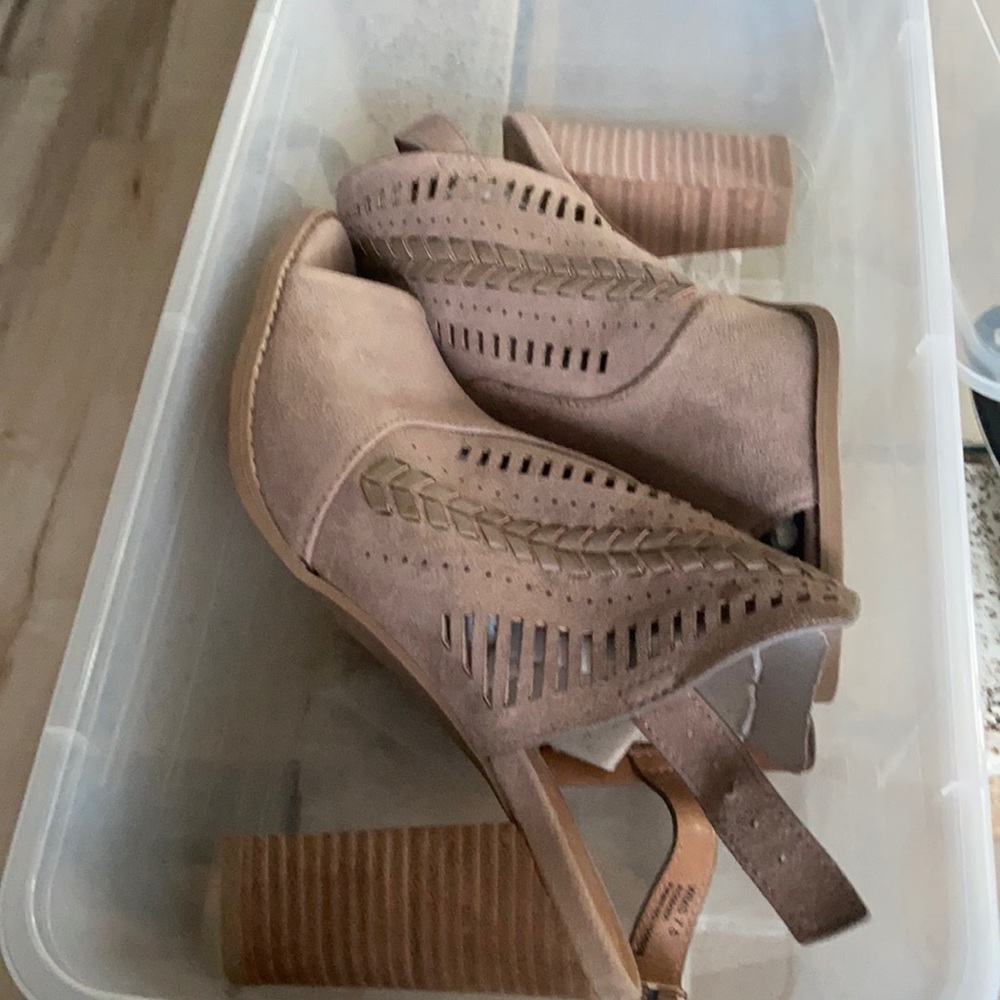 Report booties